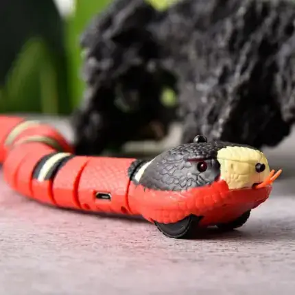SLITHER SPRINT™ INTERACTIVE CAT TOY